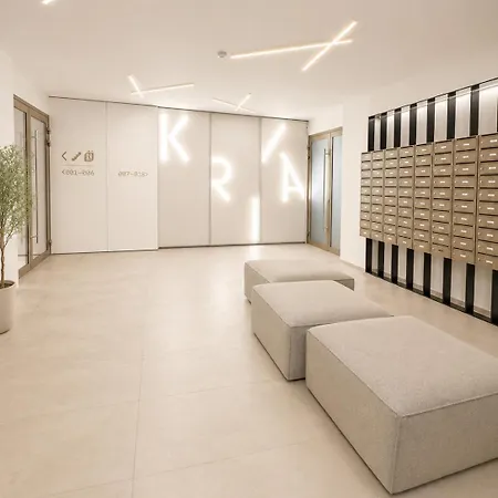 Stylish Right In The Heart Of * קושיצה